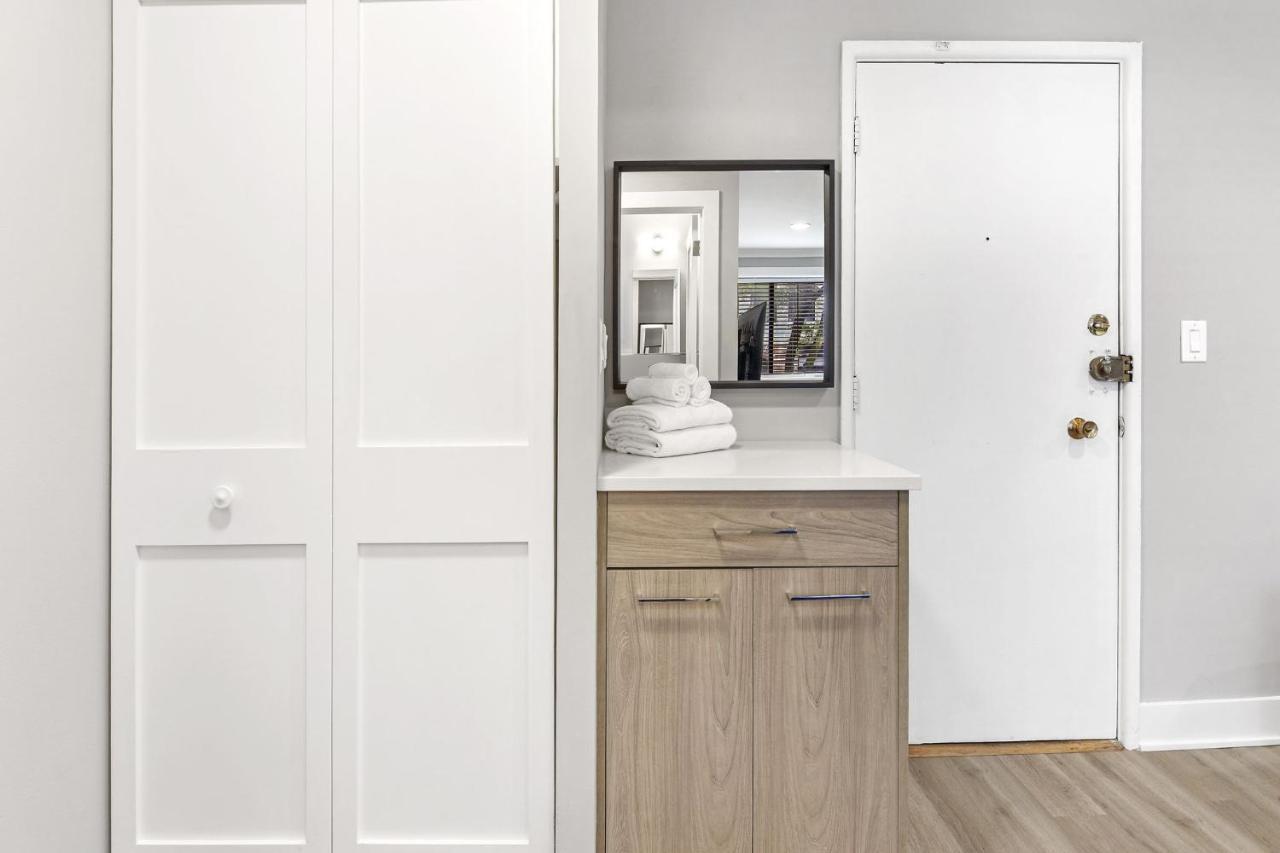 Sophisticated Studio Apartment With Modern Kitchen - Oakdale Od2 Rep Chicago Eksteriør bilde